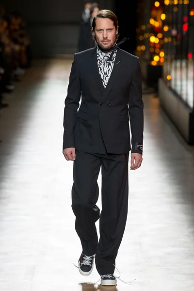 Look 9